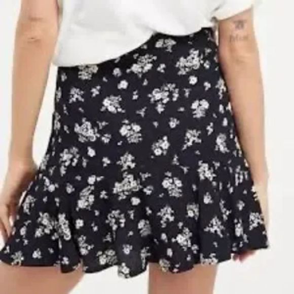 Free People Floral Ryanne Mini Skirt 8 - Picture 1 of 9